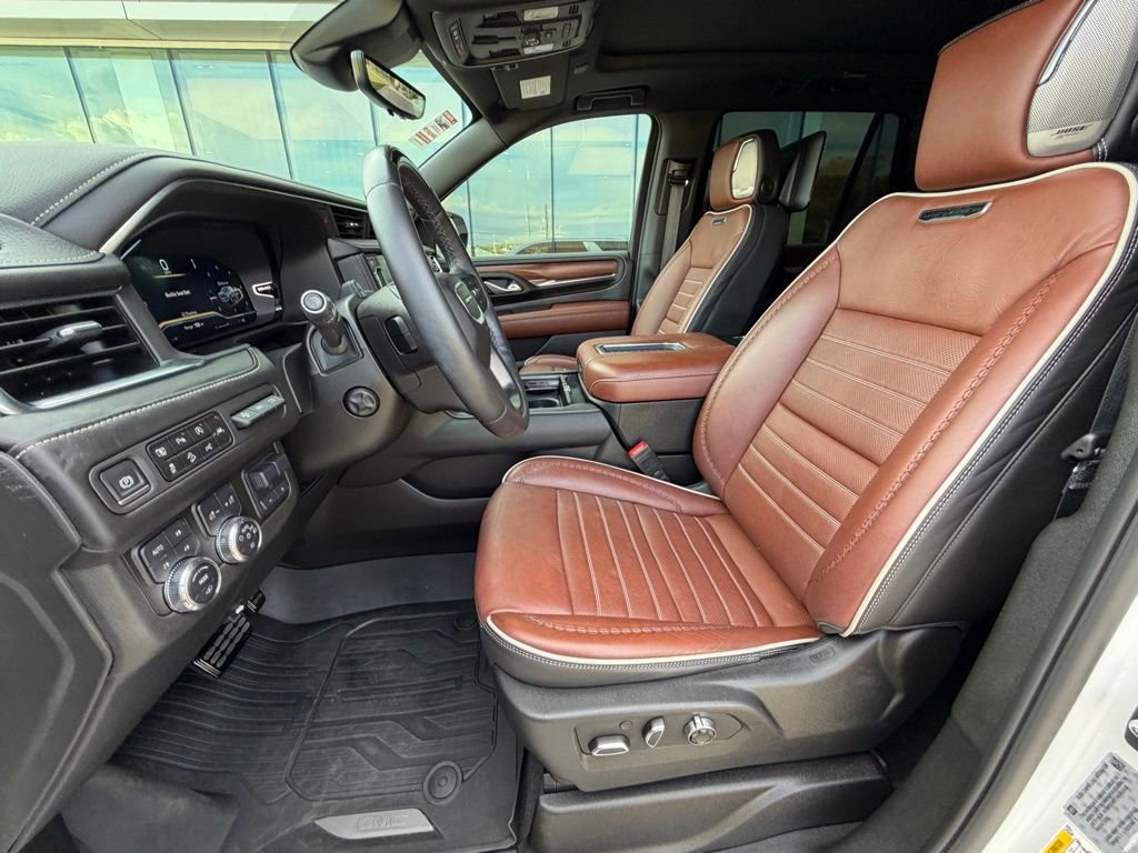 Used 2024 GMC Yukon Denali Ultimate AWD/4WD image 10
