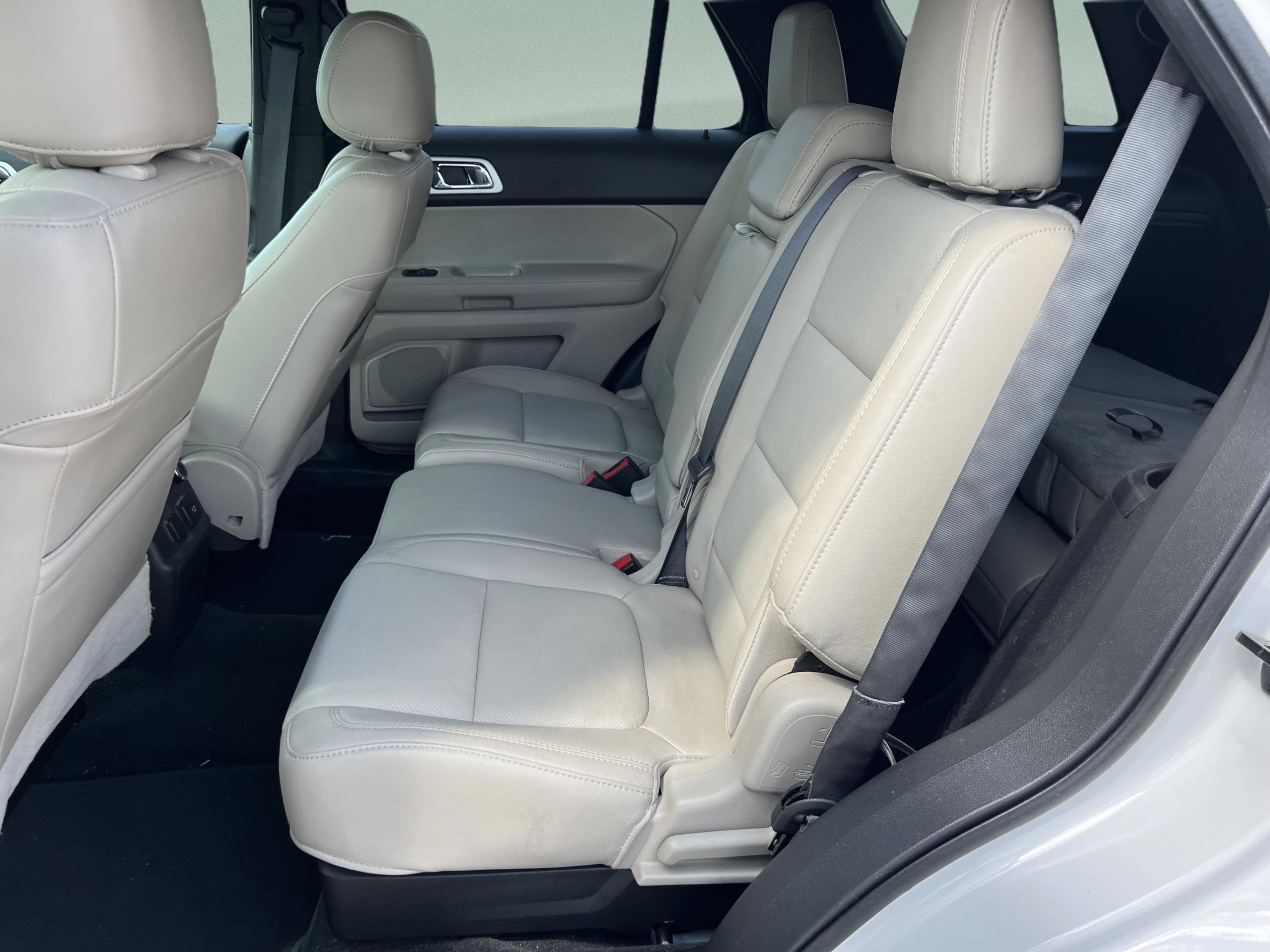 Used 2015 Ford Explorer Limited w/ Equipment Group 302A AWD/4WD image 28