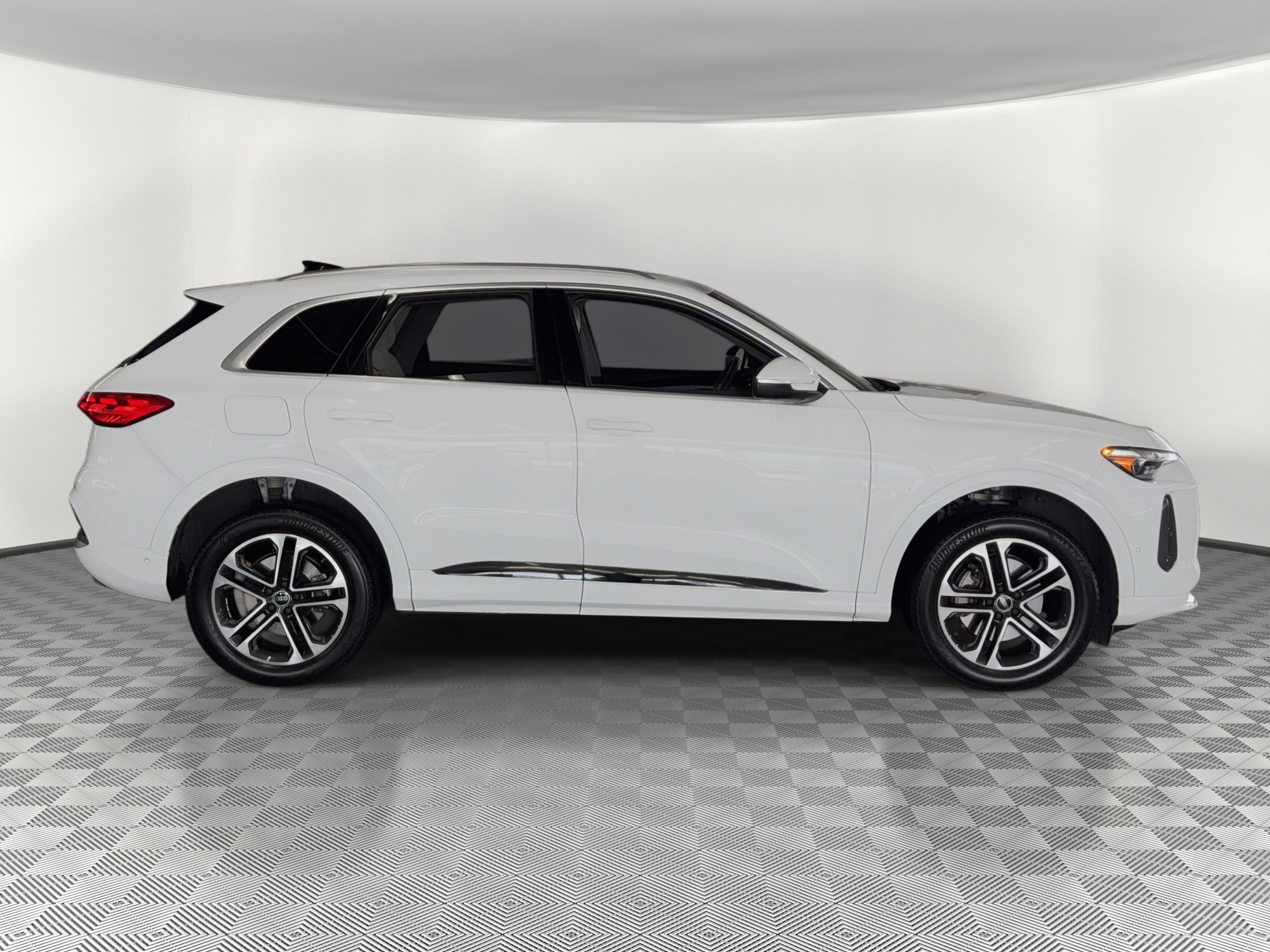 Used 2025 Audi Q5 Premium w/ Premium Plus AWD/4WD image 8