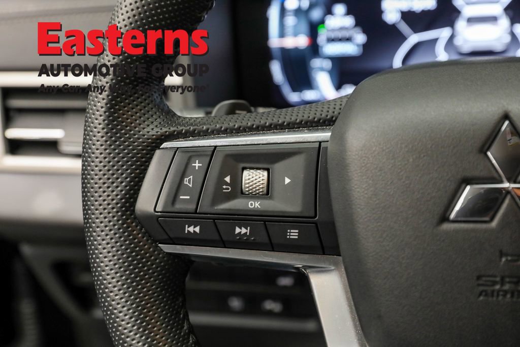 Used 2023 Mitsubishi Outlander SE image 15