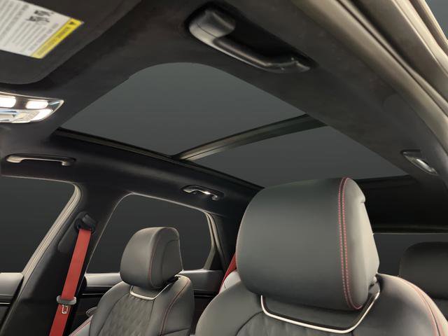 Used 2025 Genesis GV70 3.5T Sport w/ Sport Prestige Package image 7