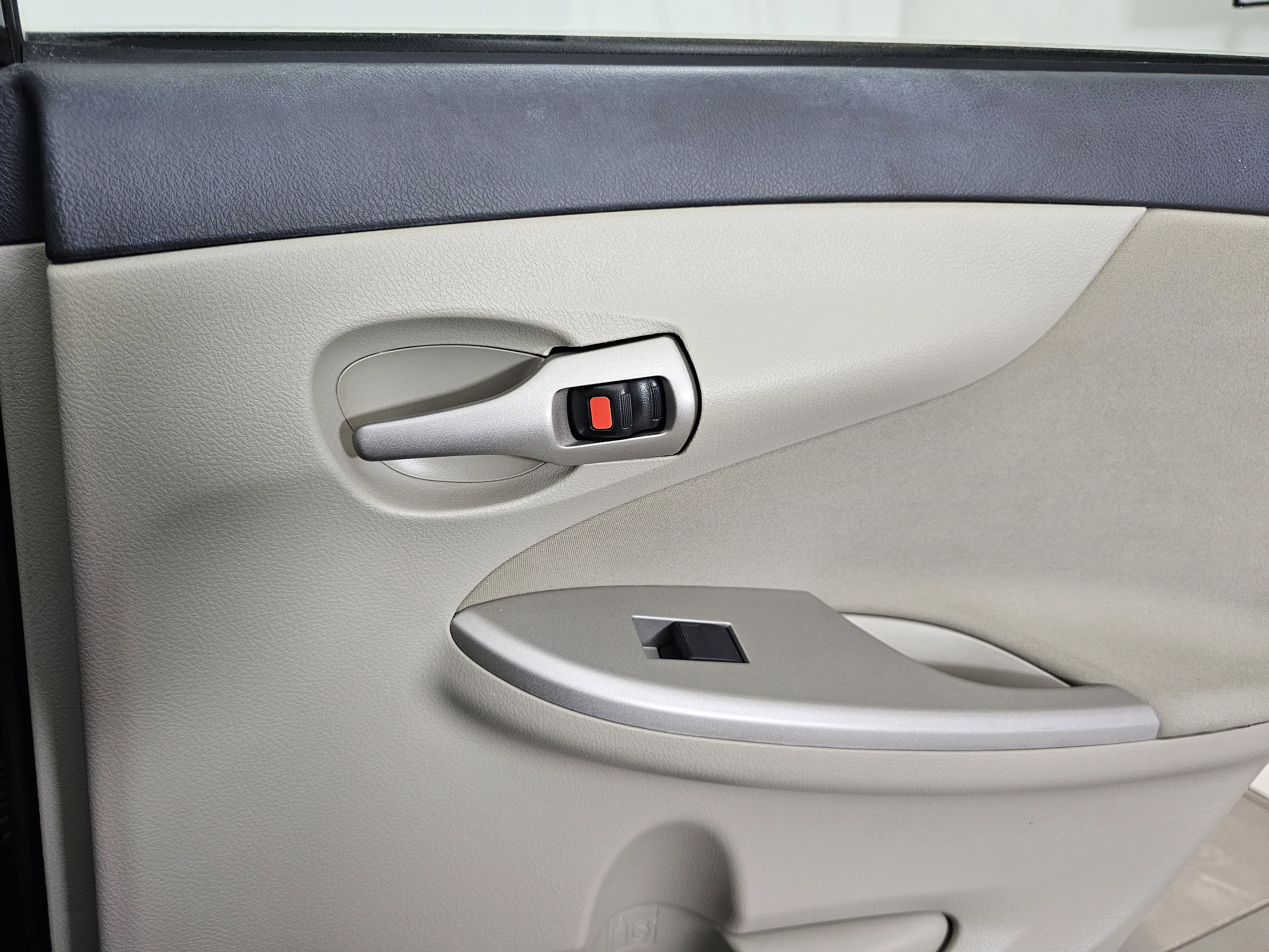 Used 2013 Toyota Corolla LE image 31