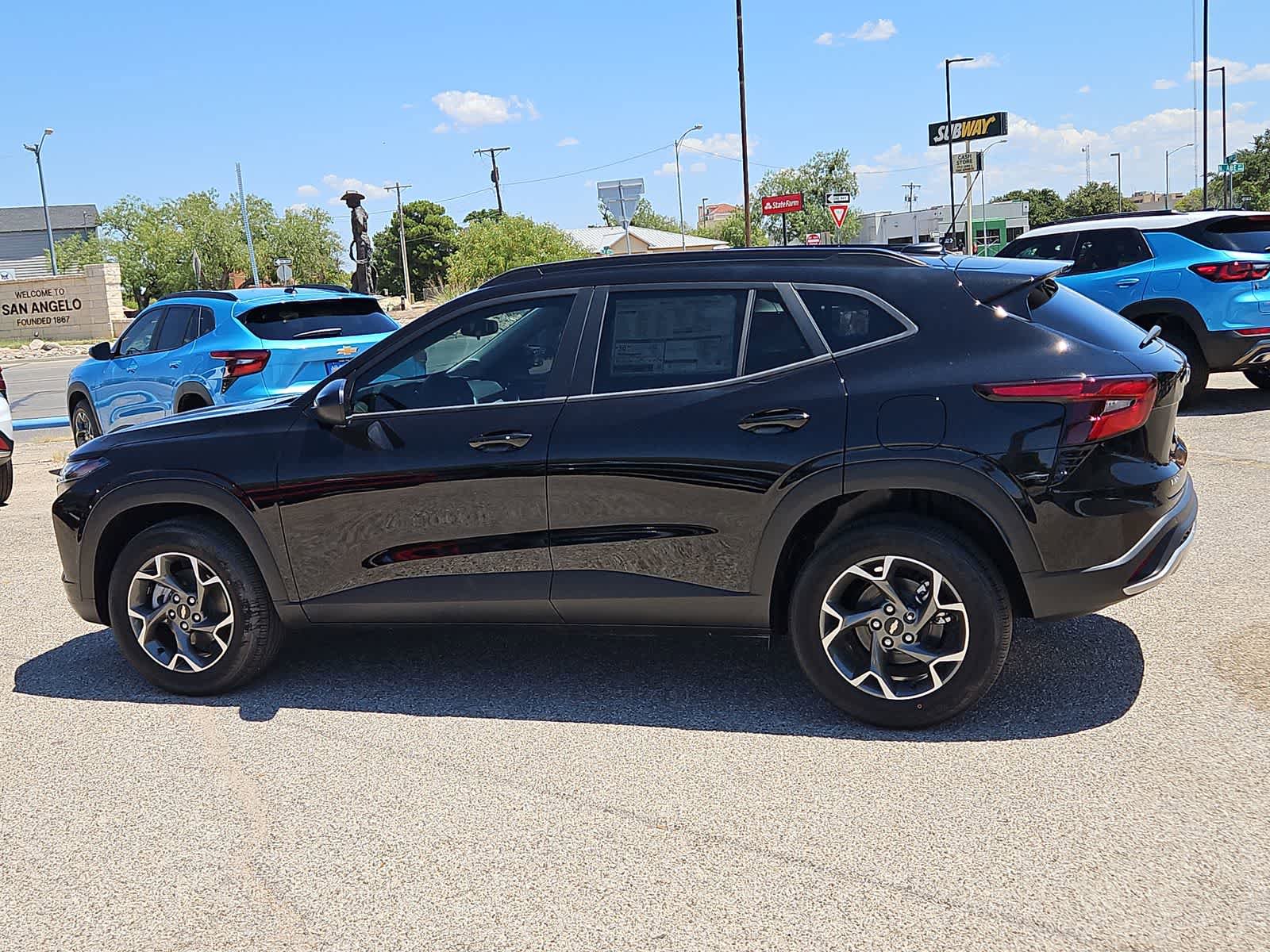 Used 2025 Chevrolet Trax LT w/ Driver Confidence Package FWD image 11