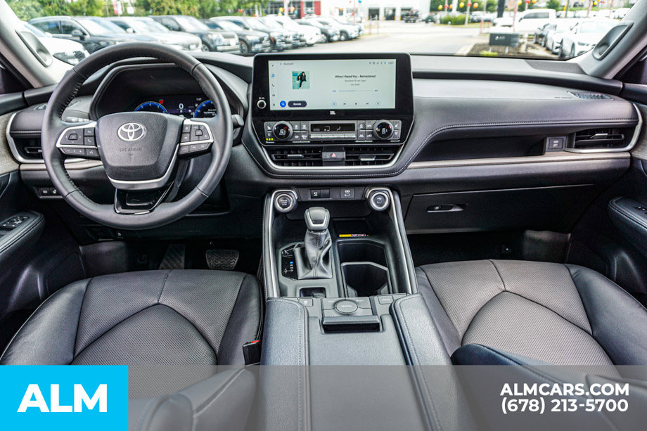 Used 2026 Toyota Grand Highlander AWD image 27