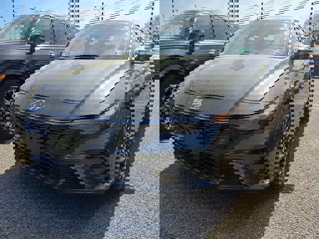 Used 2024 Hyundai Elantra SEL w/ Convenience Package image 1