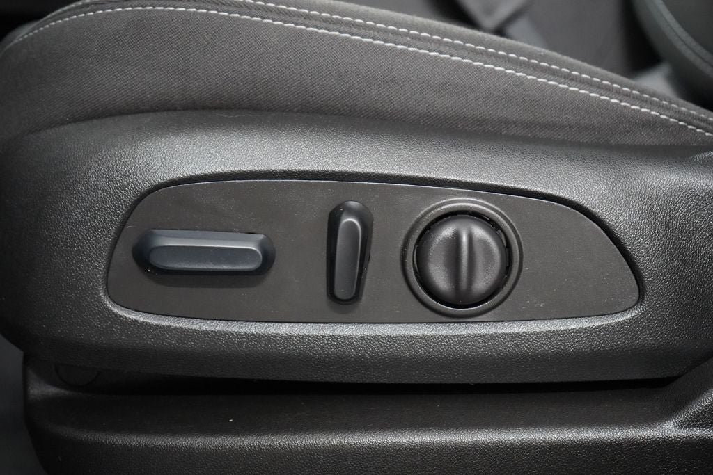 Used 2023 GMC Terrain SLE w/ Driver Convenience Package AWD/4WD image 18