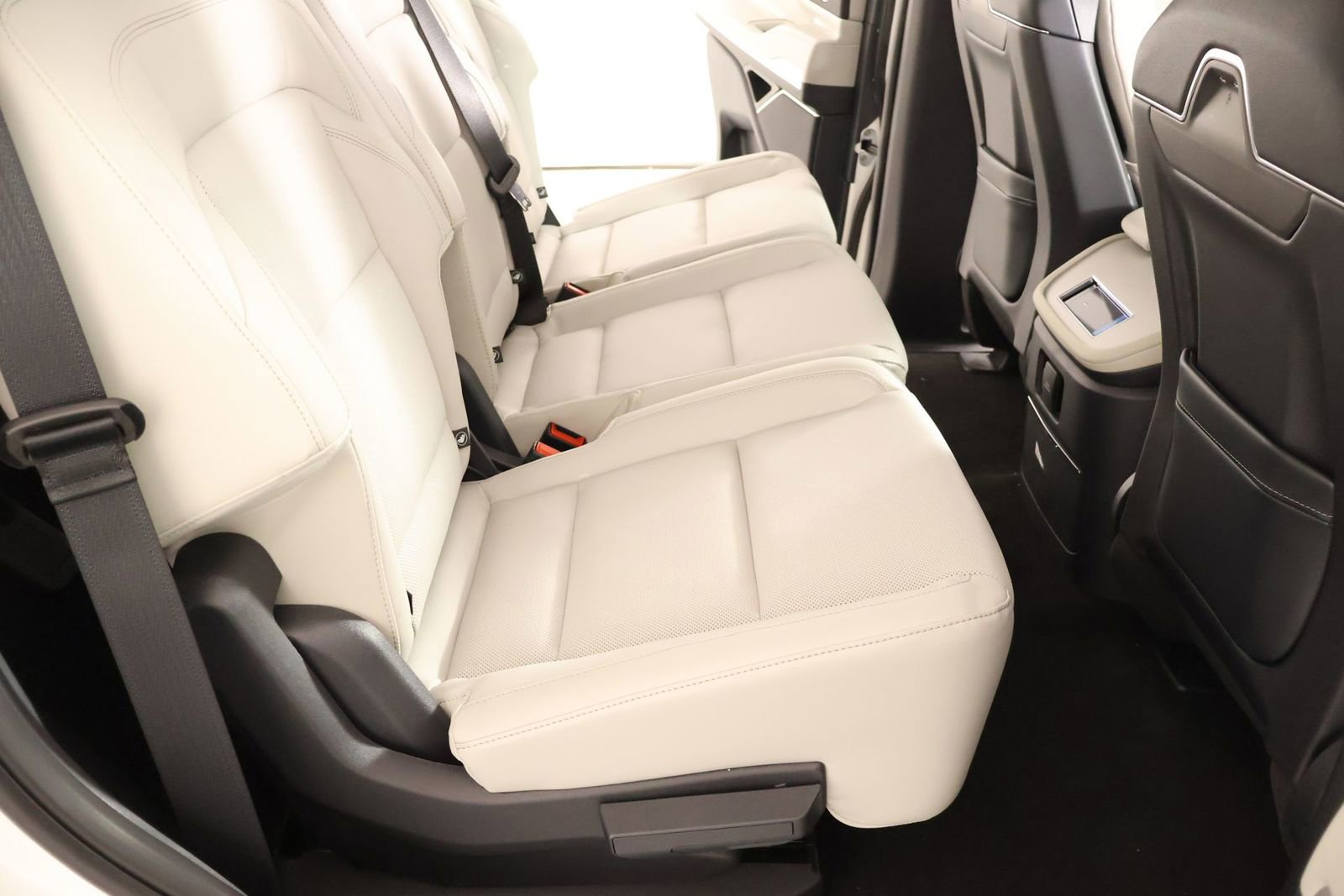 New 2026 Lincoln Navigator Premiere AWD/4WD image 15