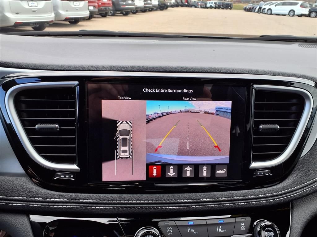 New 2026 Chrysler Pacifica Limited w/ Trailer Tow Group AWD/4WD image 33