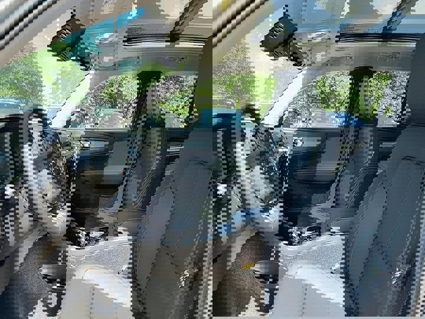 New 2025 Volvo XC40 B5 Ultra w/ Protection Package image 12