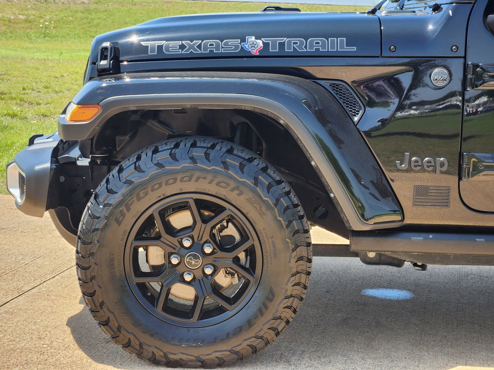 Used 2024 Jeep Gladiator Sport AWD/4WD image 13