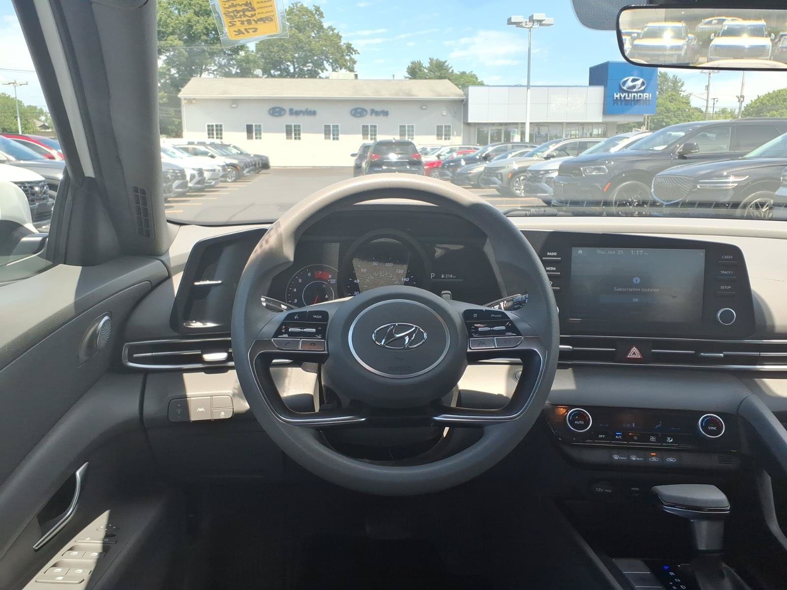 Certified 2022 Hyundai Elantra SEL w/ Preferred Accessory Package FWD image 19