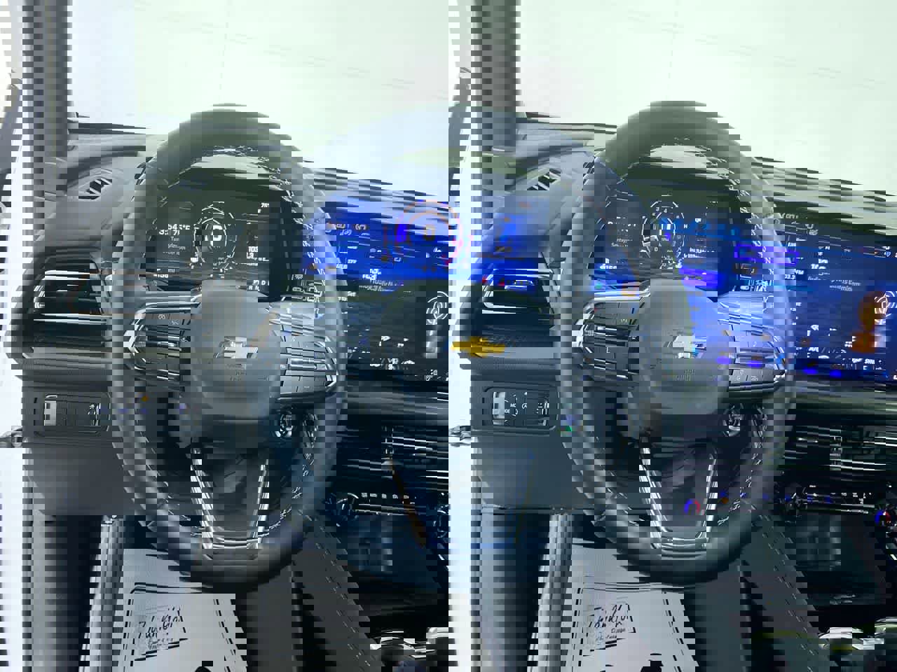 Used 2025 Chevrolet Traverse LT image 16