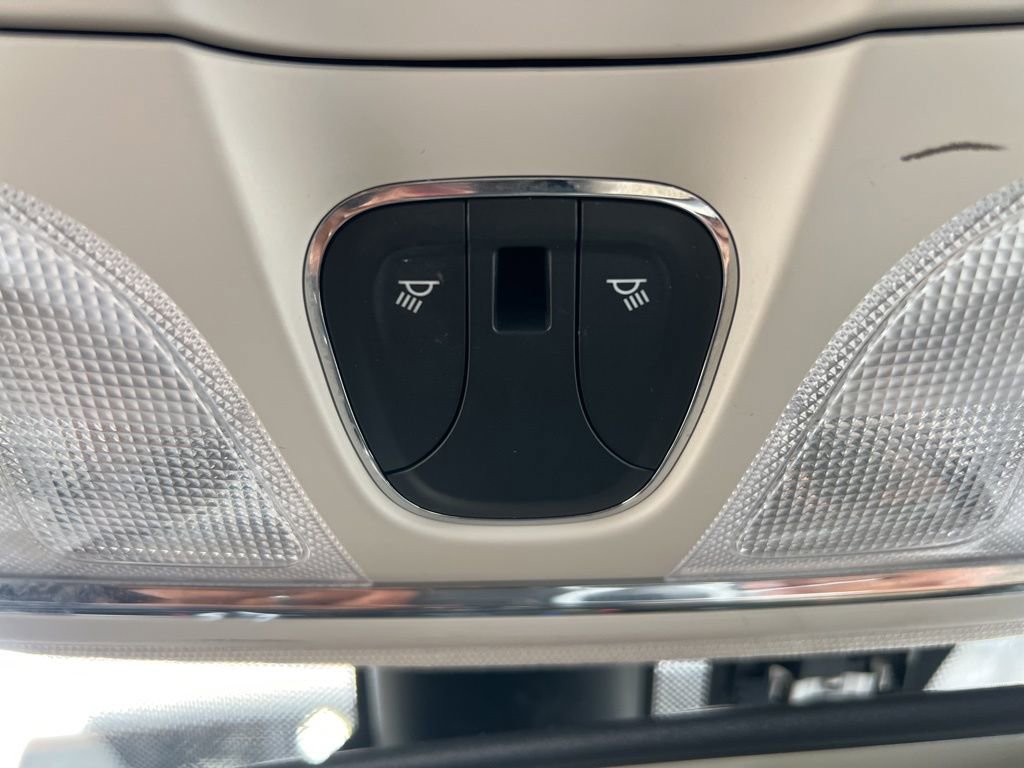 Used 2017 Jeep Cherokee Limited image 42