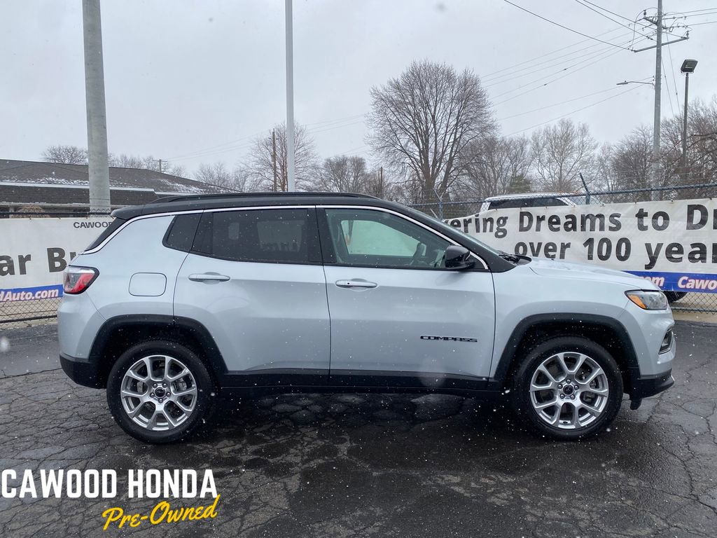 Used 2025 Jeep Compass Limited image 2