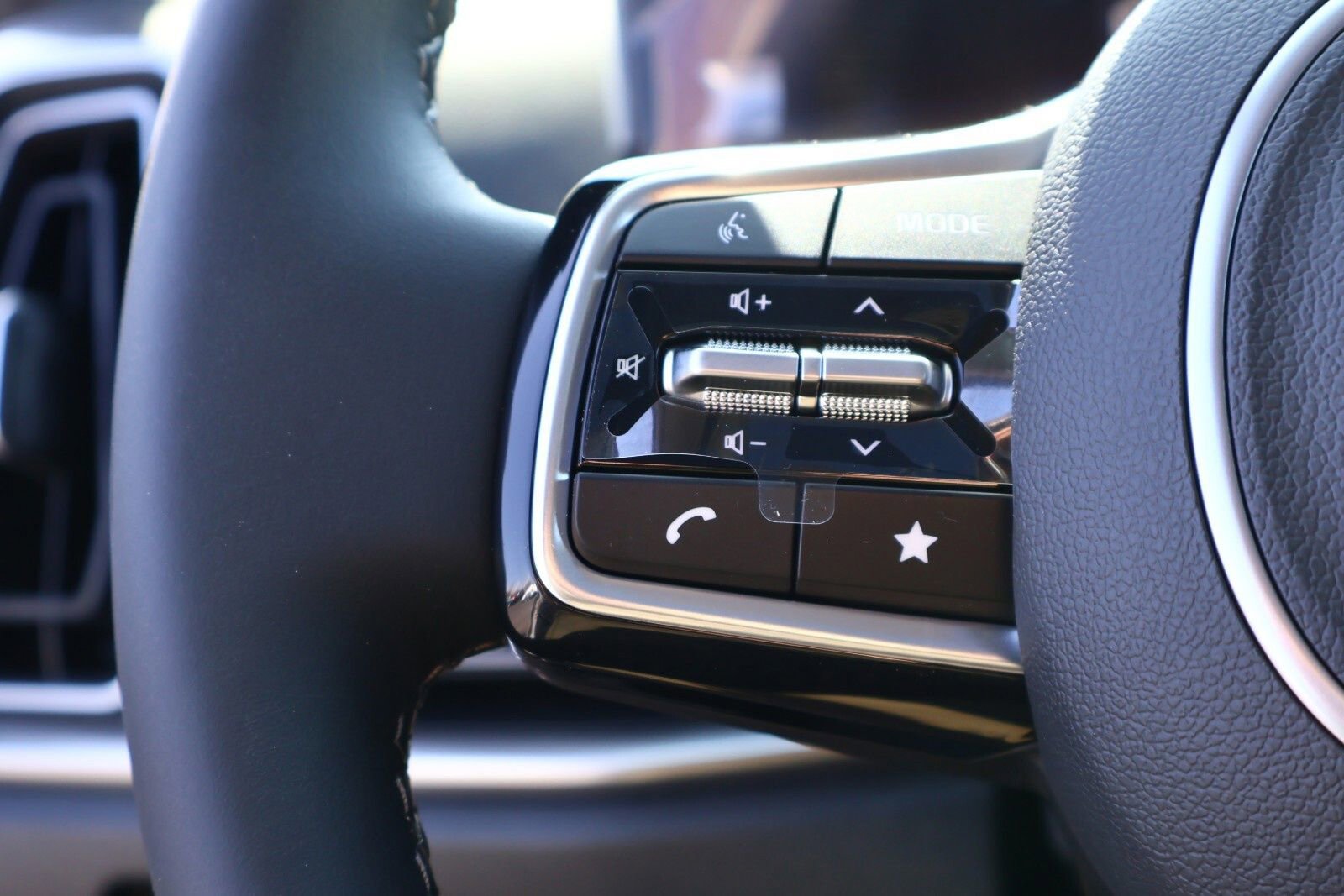 Used 2025 Kia Sorento S w/ Panoramic Sunroof Package image 27