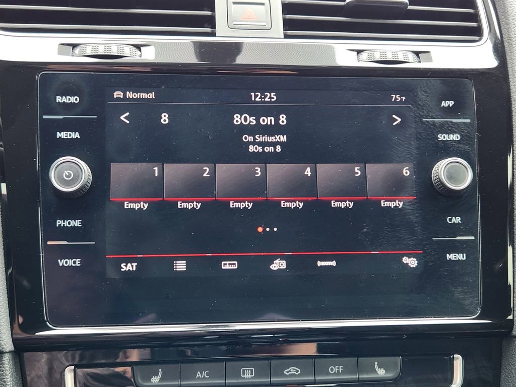 Used 2018 Volkswagen GTI SE FWD image 13