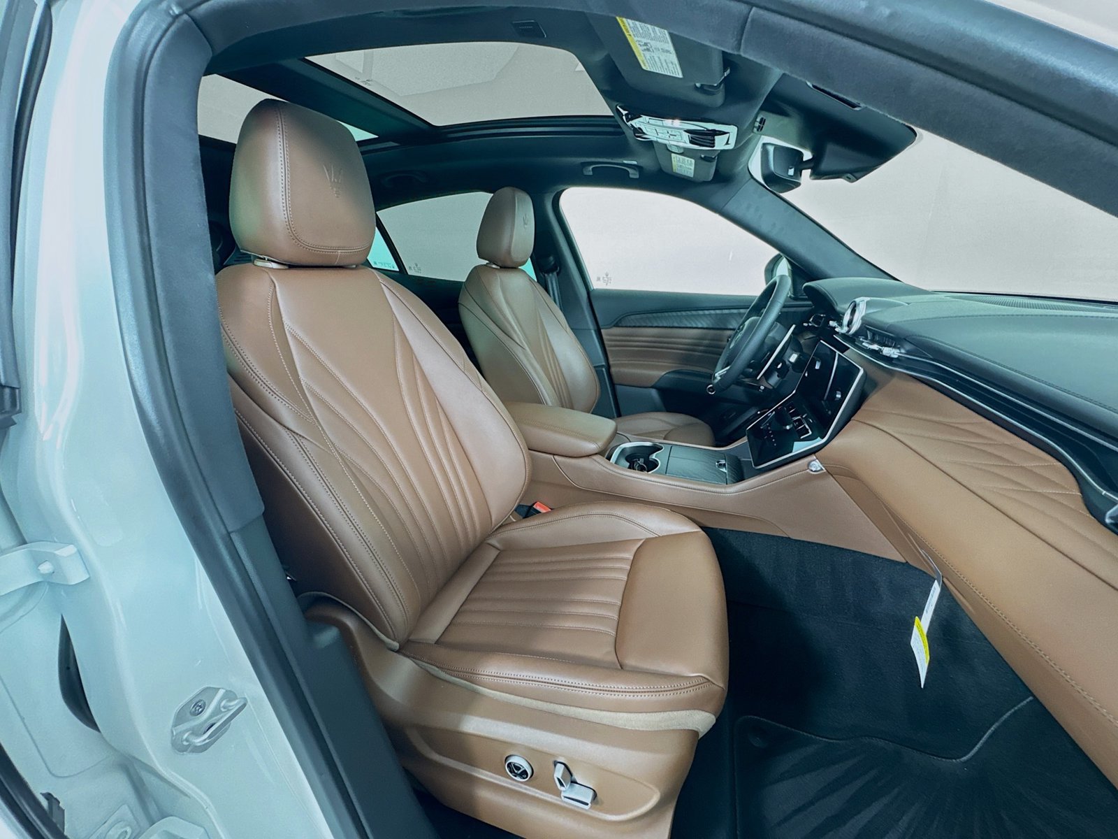 Used 2025 Maserati Grecale GT AWD/4WD image 29