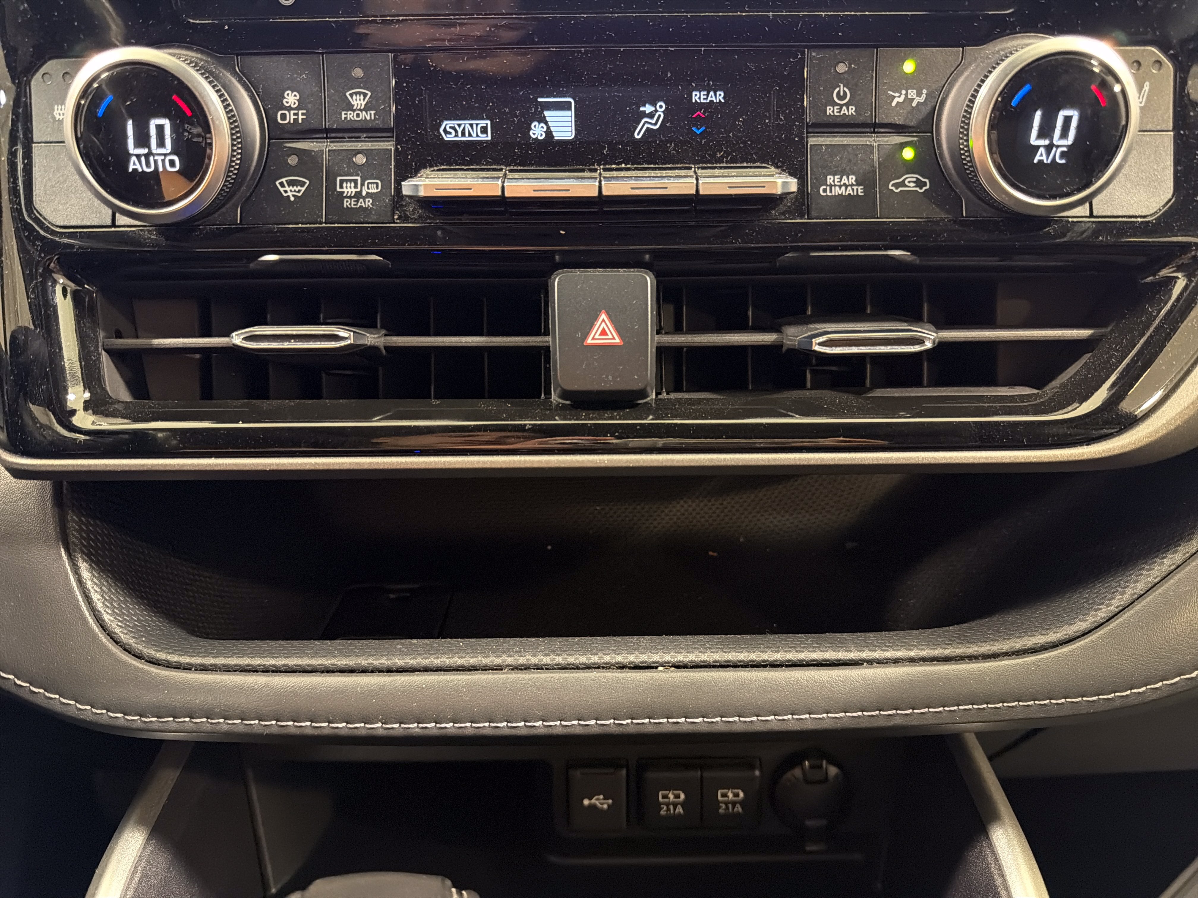 Used 2021 Toyota Highlander XLE FWD image 19