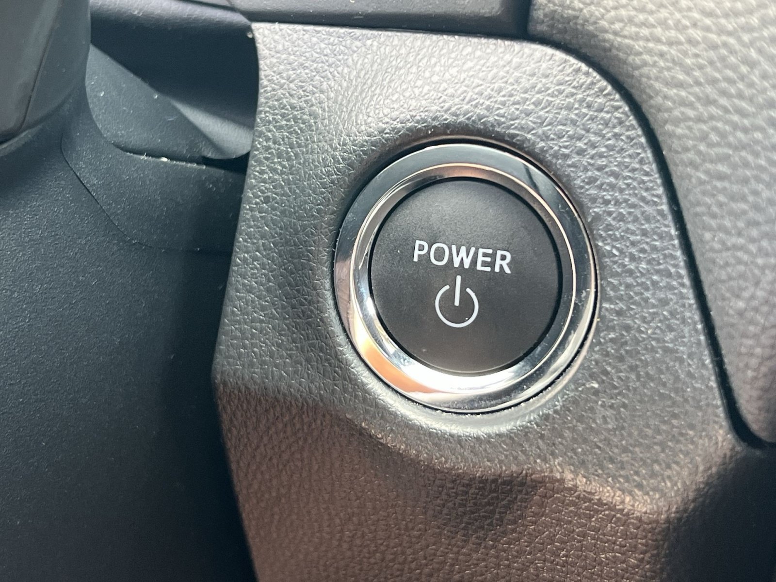 Used 2025 Toyota RAV4 XLE AWD/4WD image 32