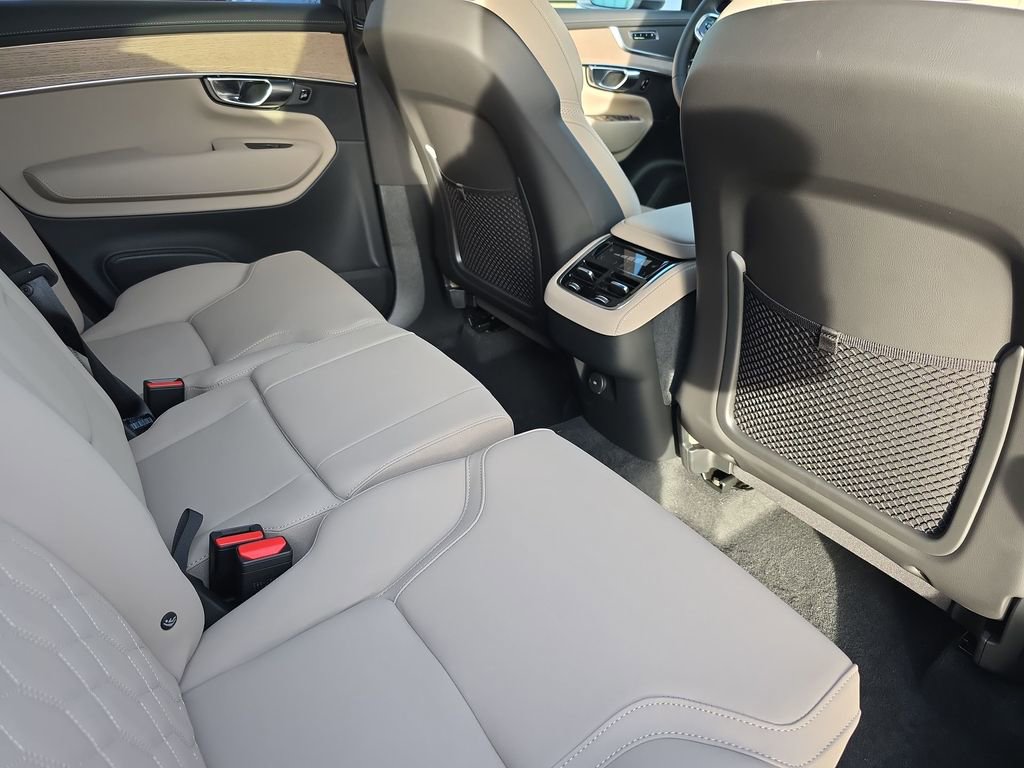 New 2026 Volvo XC90 B6 Plus w/ Protection Package Premier image 11