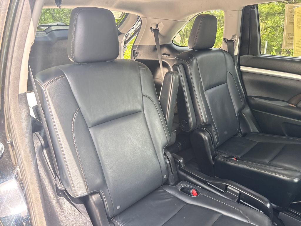 Used 2015 Toyota Highlander XLE AWD/4WD image 30
