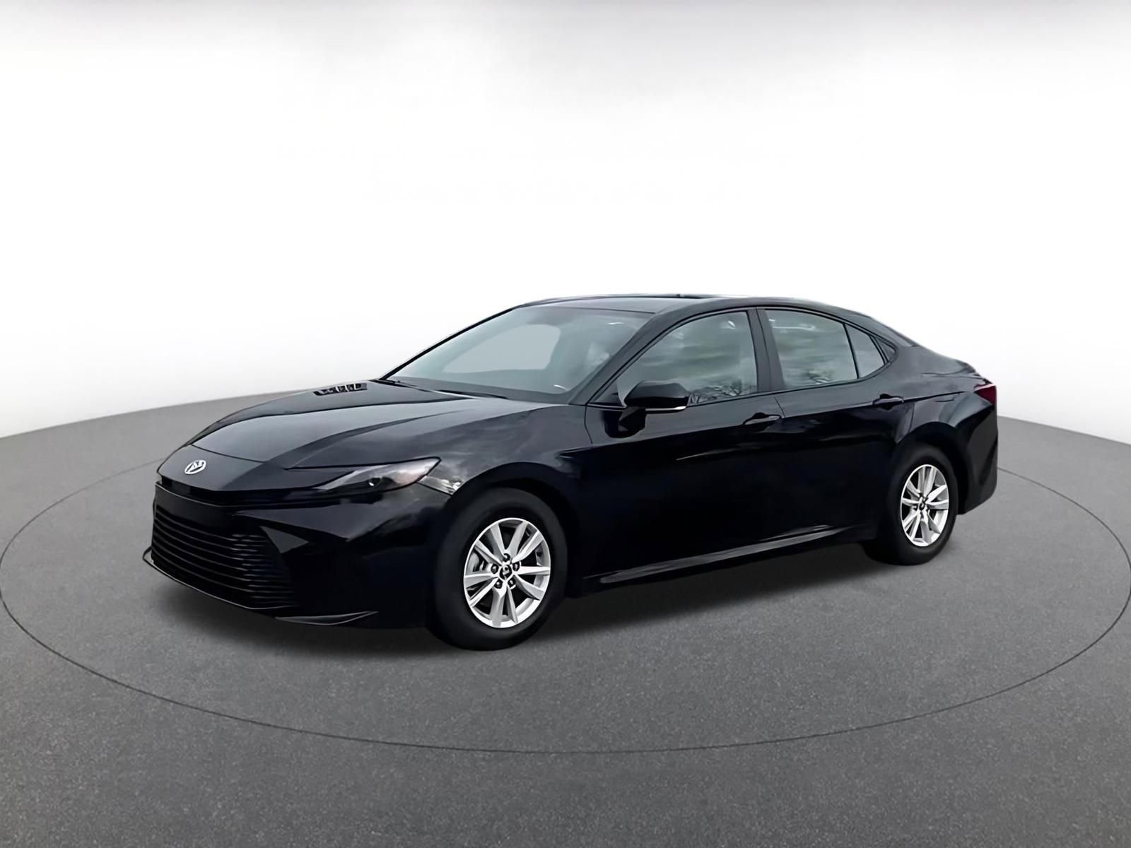 Used 2025 Toyota Camry LE image 4