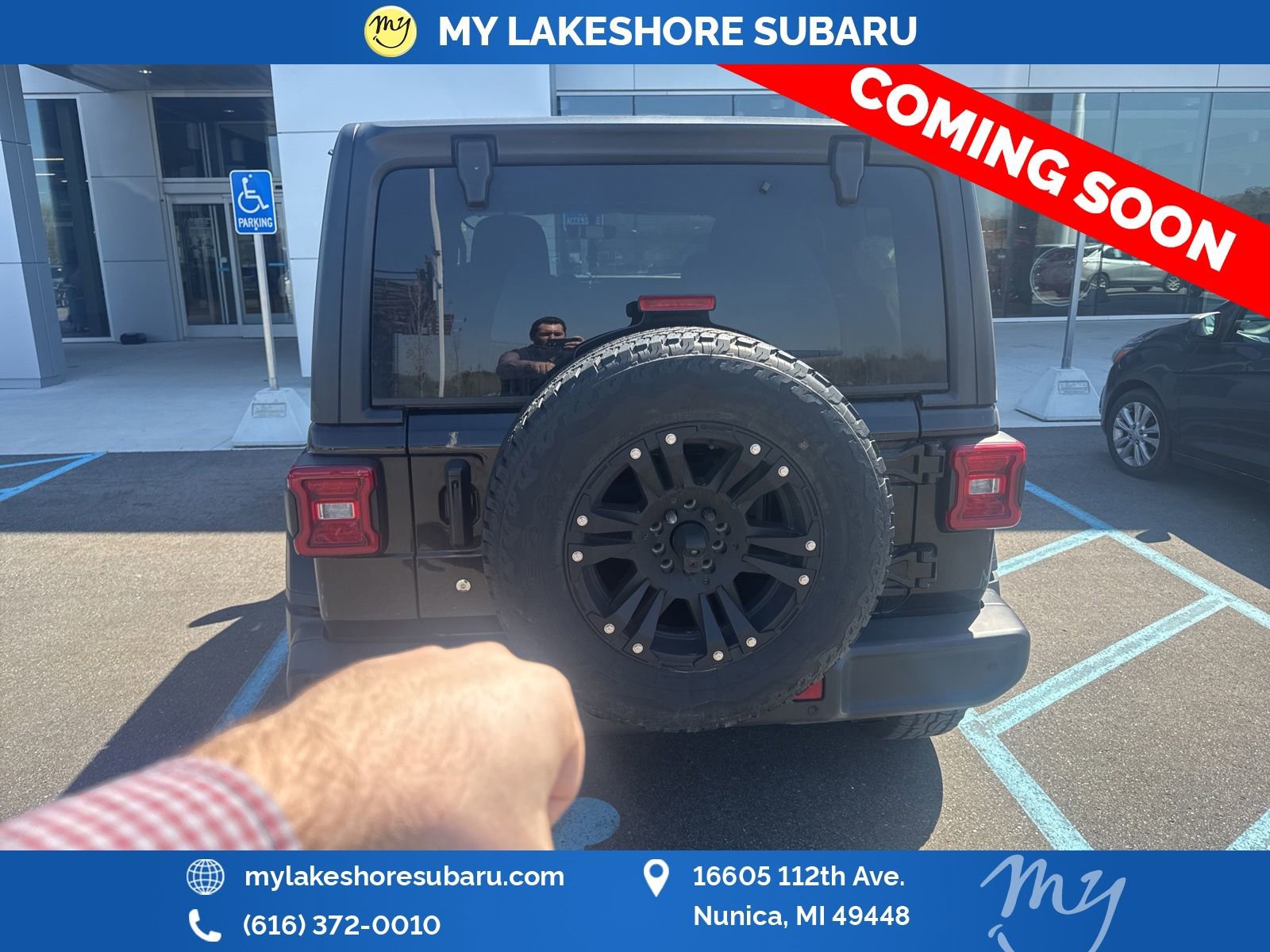 Used 2018 Jeep Wrangler Unlimited Sahara AWD/4WD image 8
