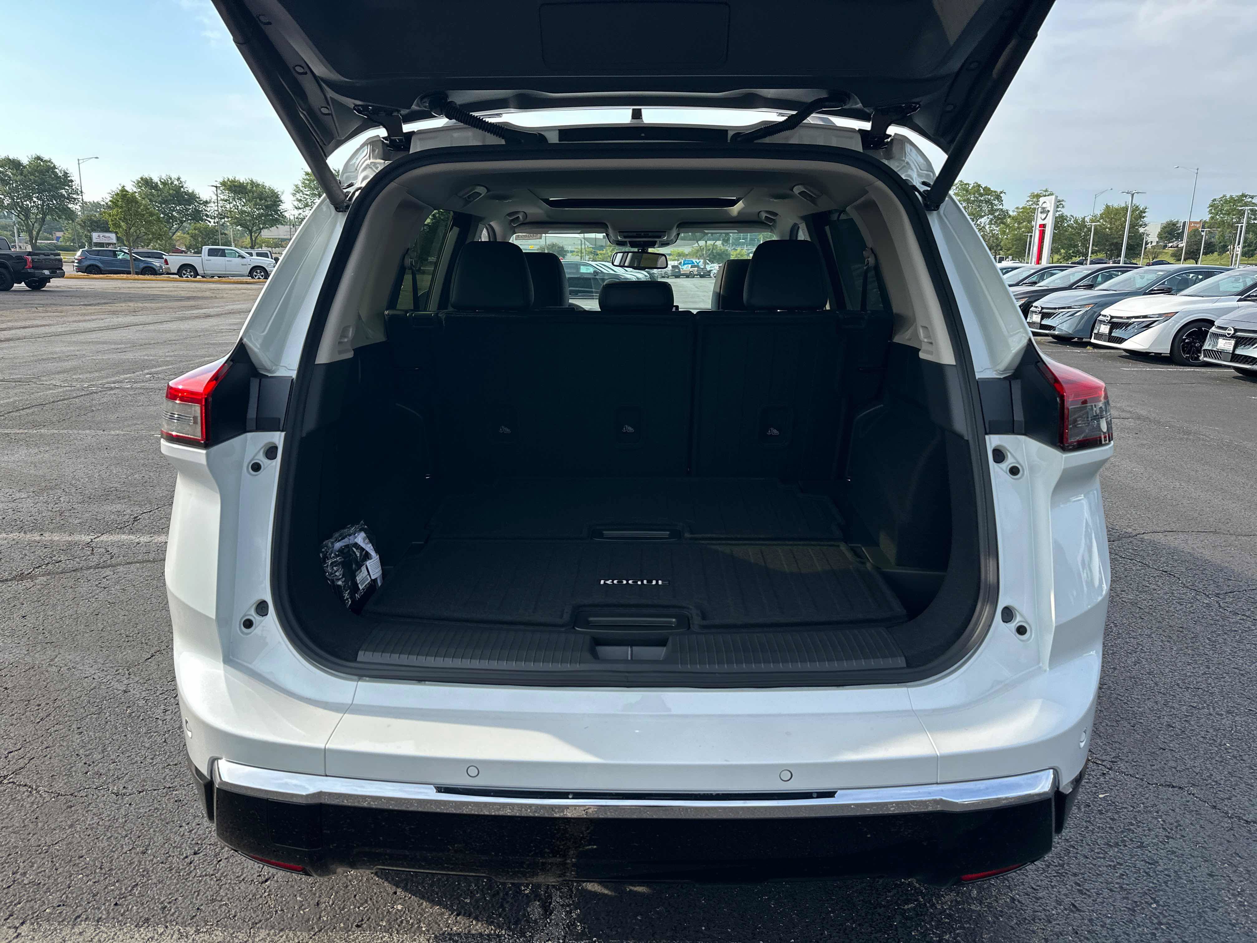 New 2026 Nissan Rogue Platinum w/ Platinum Premium Package AWD/4WD image 13
