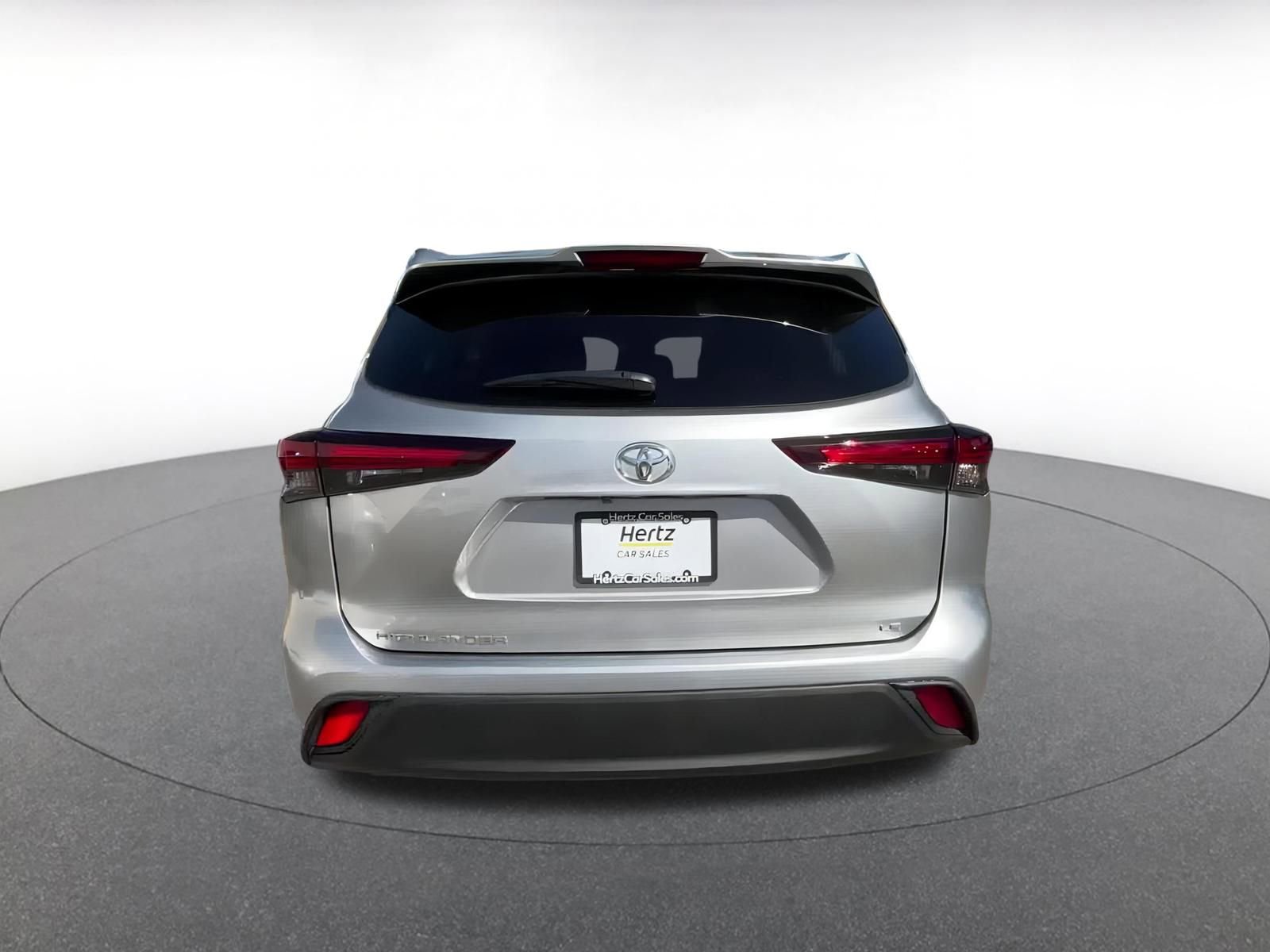 Used 2025 Toyota Highlander LE image 12