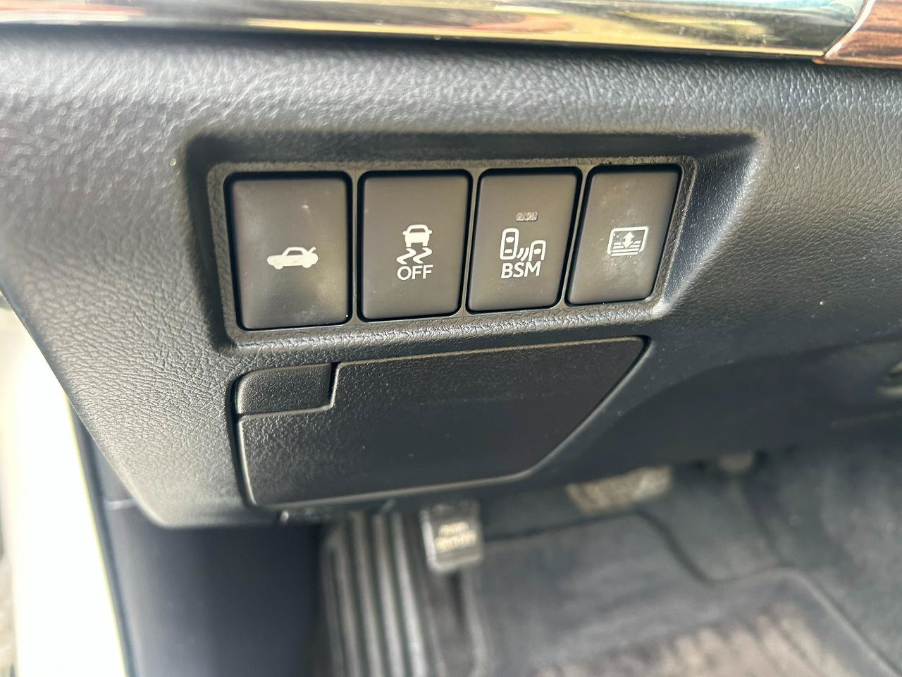 Used 2014 Toyota Avalon Limited FWD image 11