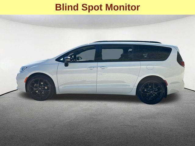 Used 2025 Chrysler Pacifica Limited AWD/4WD image 6