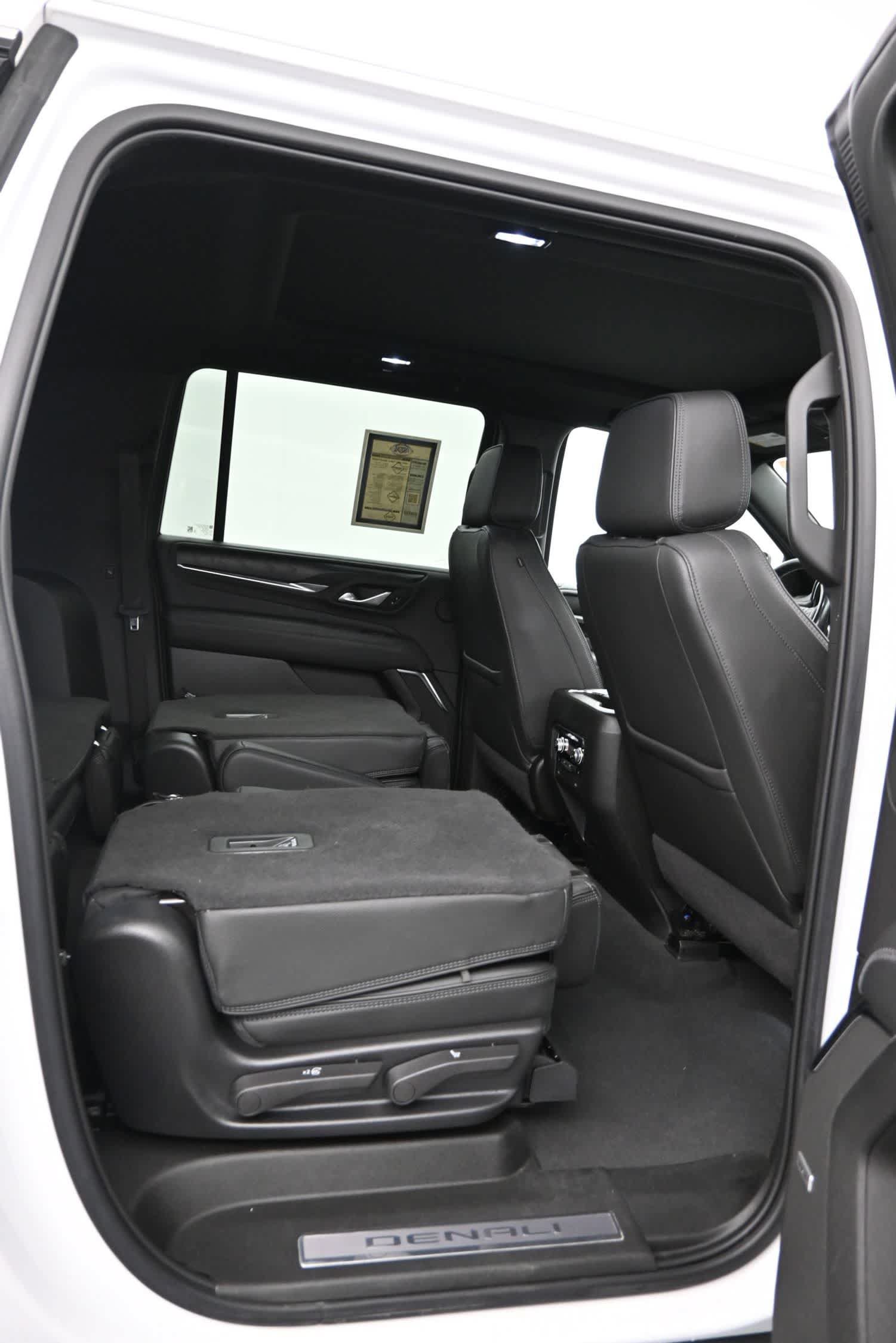 Used 2022 GMC Yukon XL Denali AWD/4WD image 12