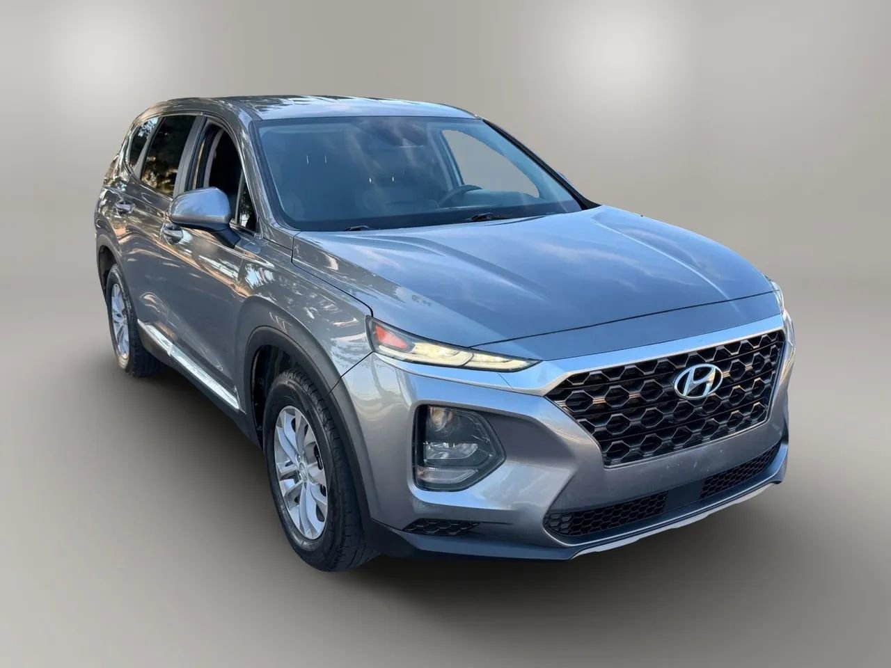 Used 2019 Hyundai Santa Fe SE FWD image 3
