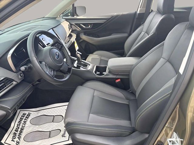 Used 2025 Subaru Outback Onyx Edition image 5