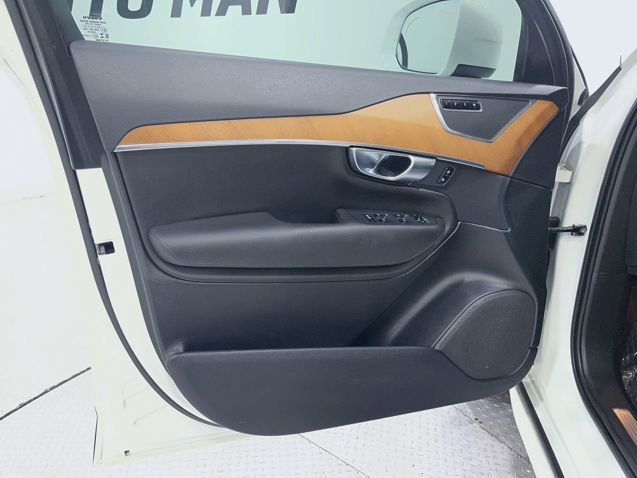 Used 2021 Volvo XC90 T6 Momentum w/ Advanced Package AWD/4WD image 16