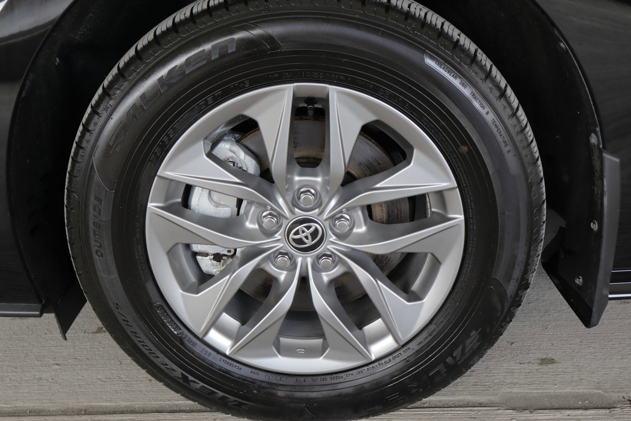 Used 2026 Toyota Sienna LE image 26