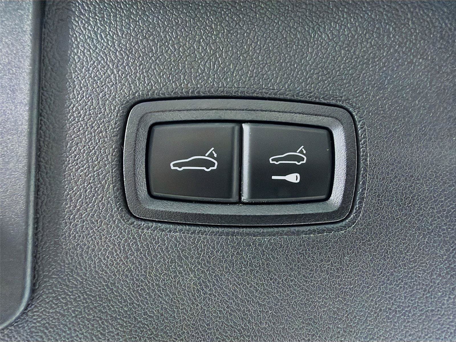 Certified 2023 Porsche Cayenne w/ Premium Package AWD/4WD image 24