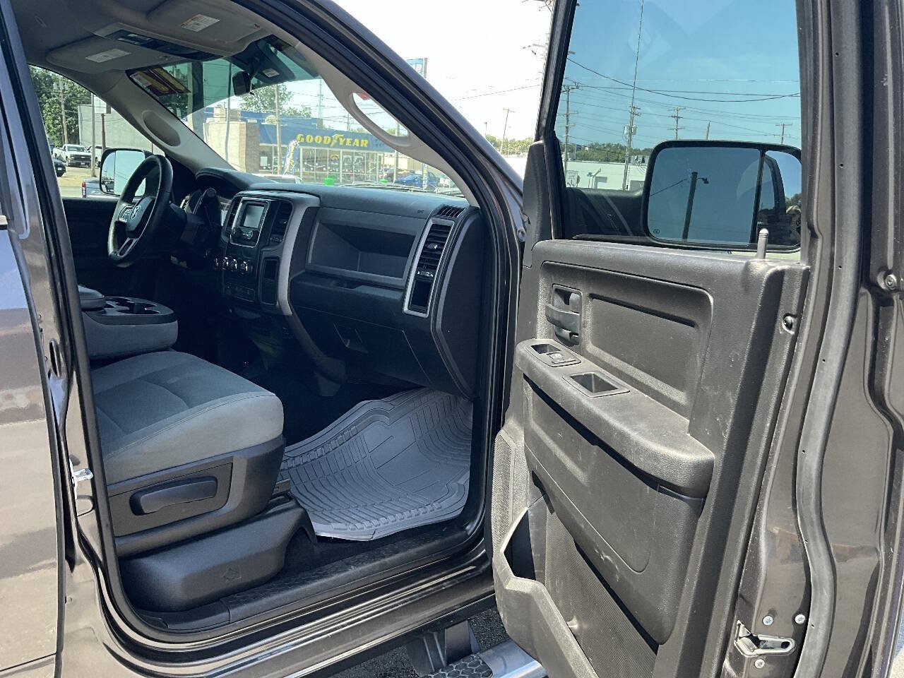 Used 2017 RAM 2500 Tradesman w/ Chrome Appearance Group AWD/4WD image 25