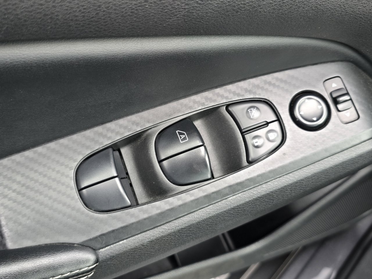 Used 2024 Nissan Altima 2.5 SV AWD/4WD image 22