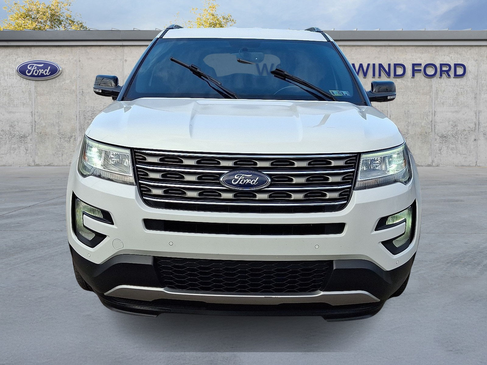 Used 2017 Ford Explorer XLT w/ Equipment Group 202A AWD/4WD image 2
