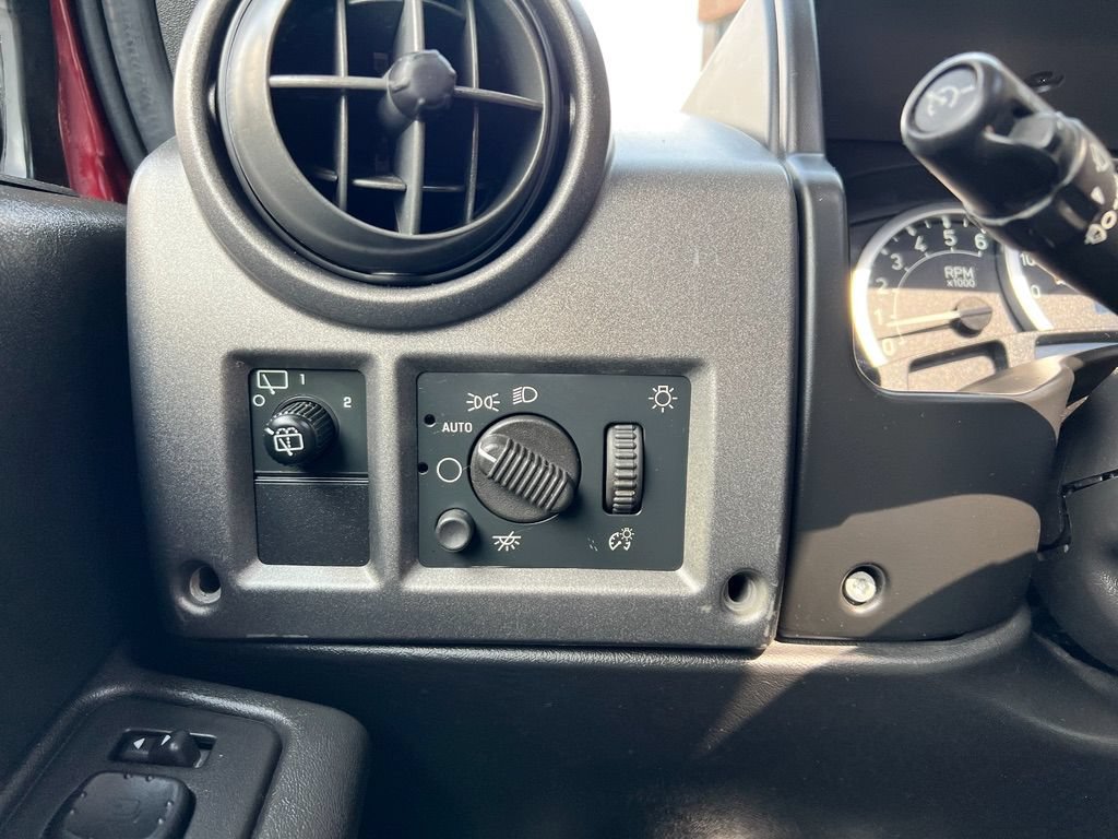 Used 2005 HUMMER H2 w/ Preferred Equipment Group AWD/4WD image 16