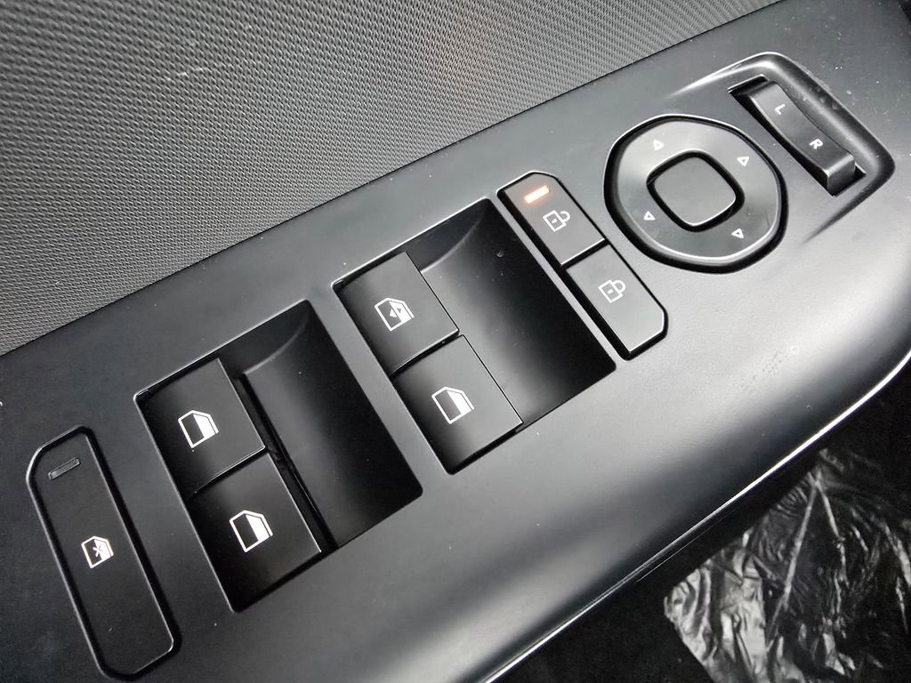 New 2025 Kia K4 LXS image 22
