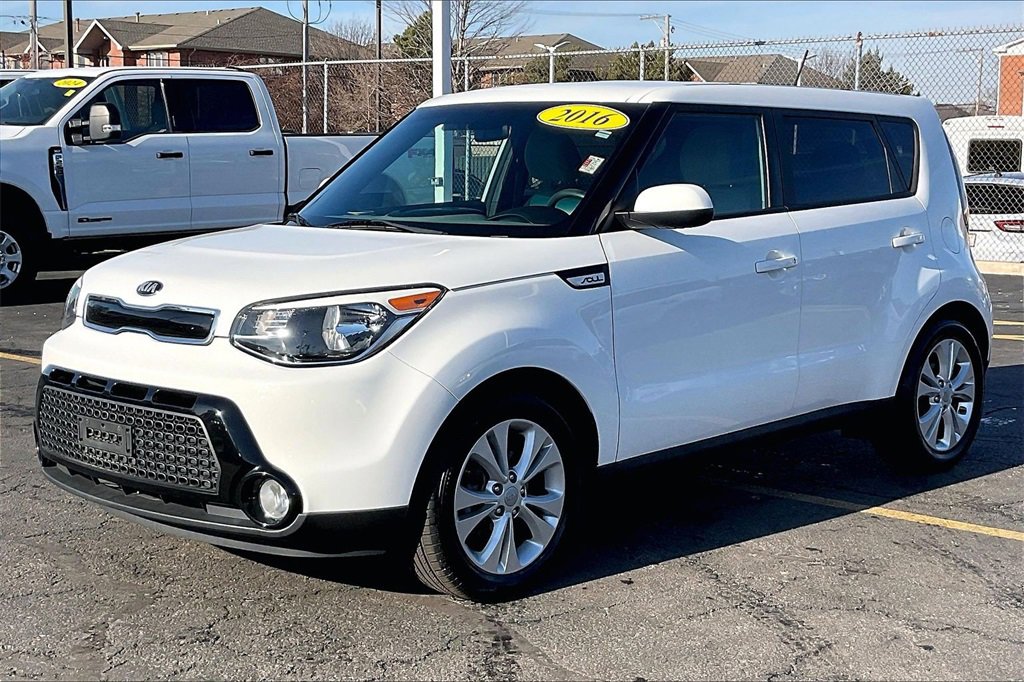 Used 2016 Kia Soul + image 10