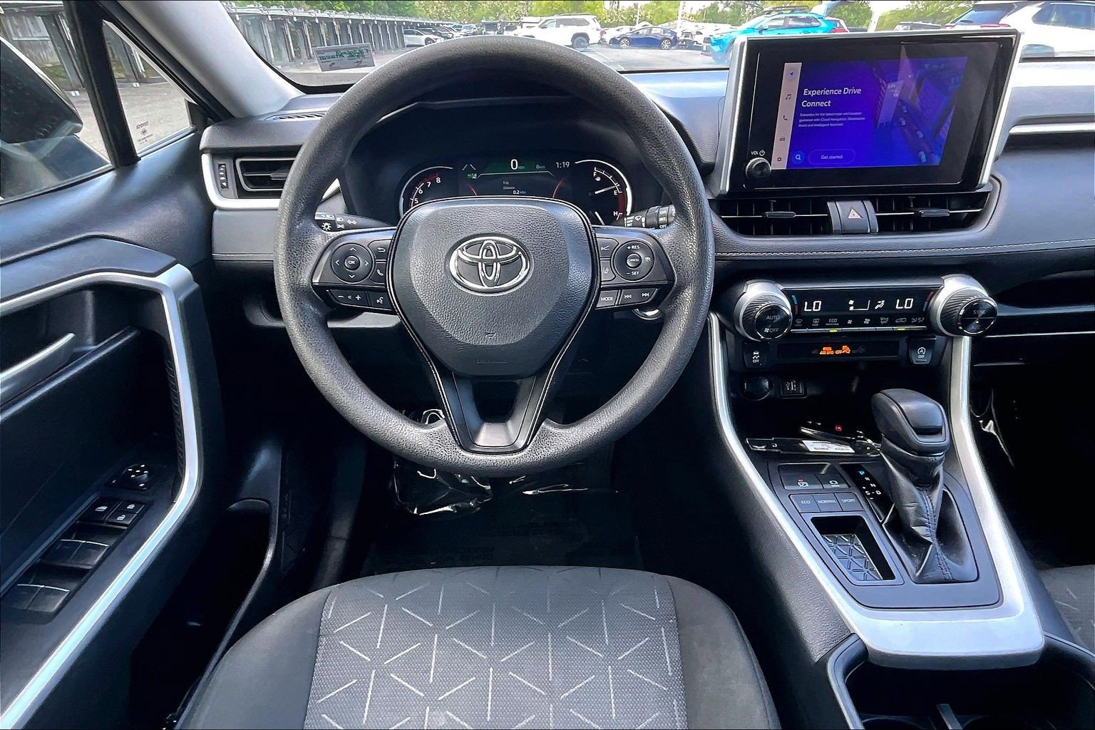 Used 2024 Toyota RAV4 XLE FWD image 5