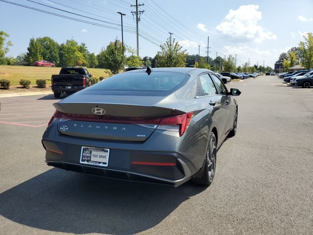 Used 2024 Hyundai Elantra Limited FWD image 4