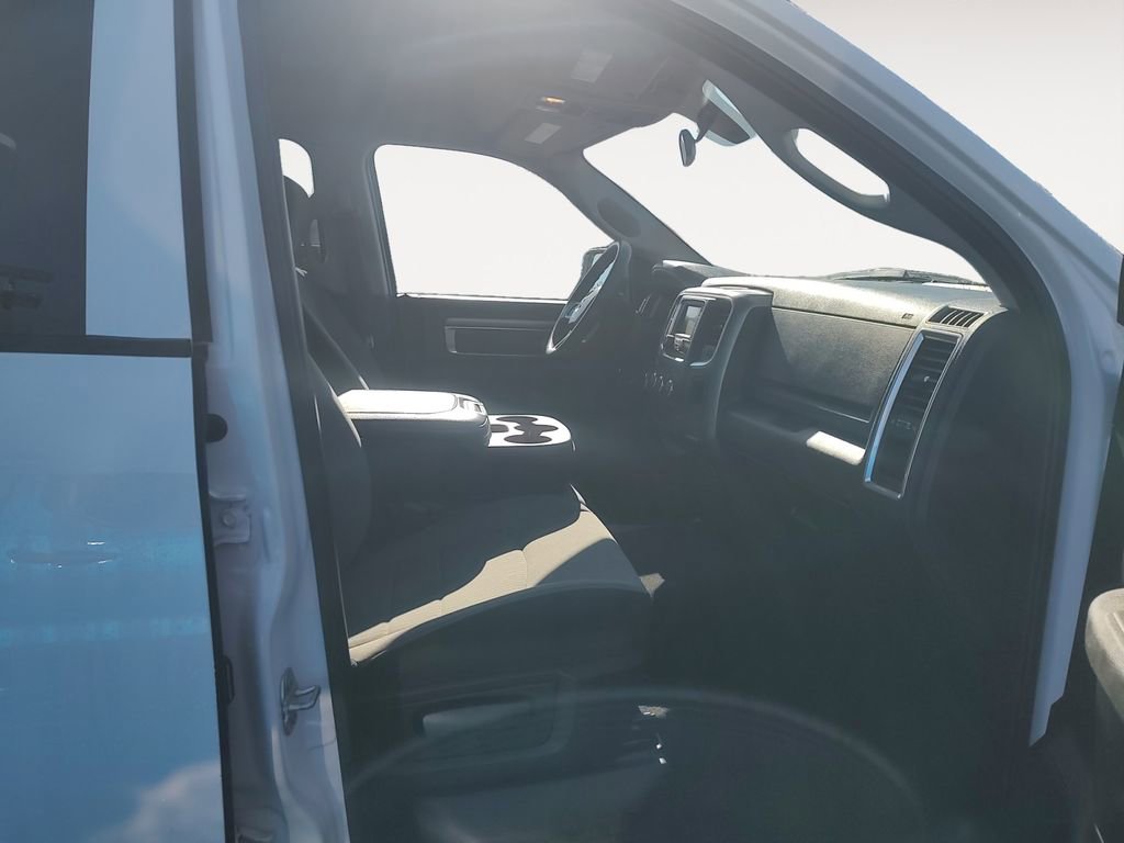 Used 2024 RAM 1500 Classic SLT AWD/4WD image 15