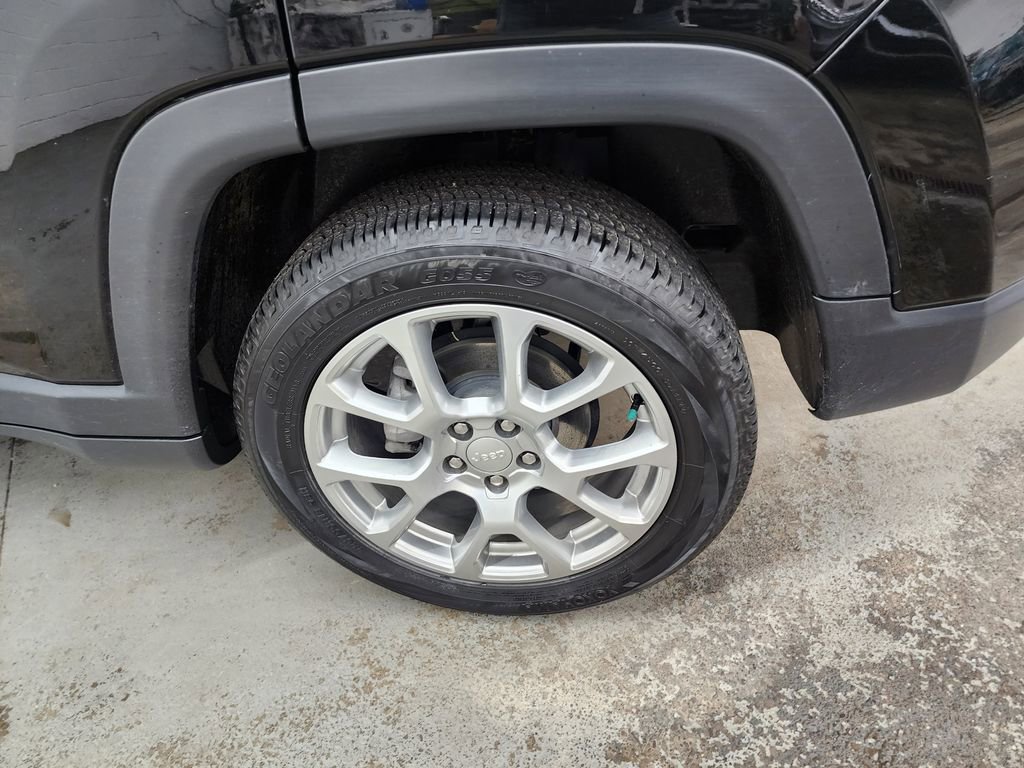 Used 2023 Jeep Compass Latitude AWD/4WD image 35