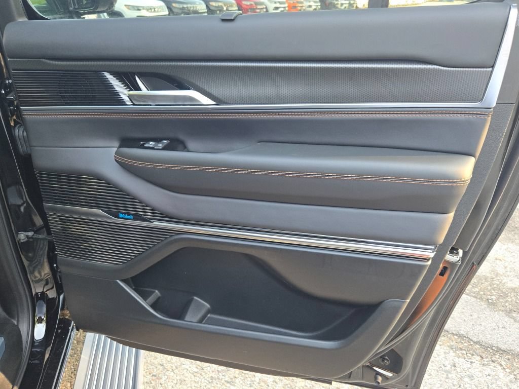 New 2026 Jeep Grand Wagoneer L Summit AWD/4WD image 13