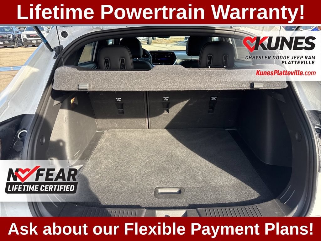 Used 2024 Chevrolet Trax RS w/ Sunroof Package FWD image 41