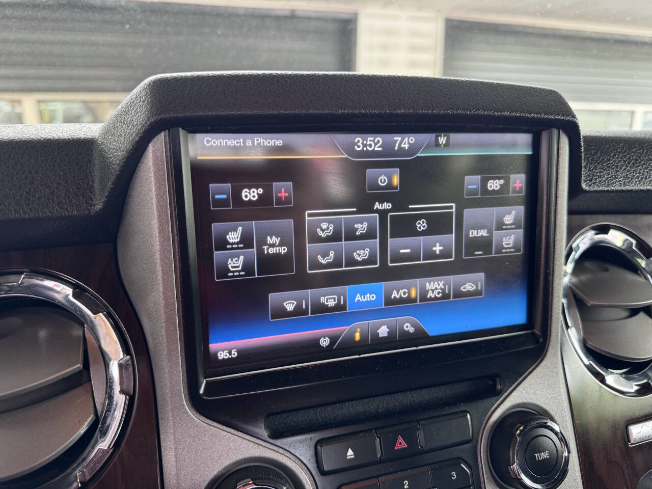 Used 2014 Ford F450 Lariat w/ Lariat Ultimate Package AWD/4WD image 36